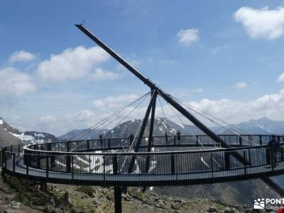 País de los Pirineos- Andorra; rutas por la pedriza senderismo equipo para trekking equipamiento par